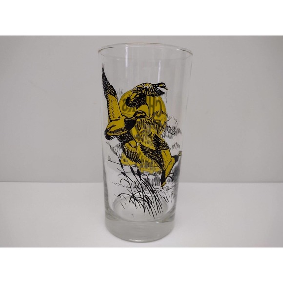 Vintage Chuck's Pizza Glass Yellow‎ Ducks - Picture 3 of 6